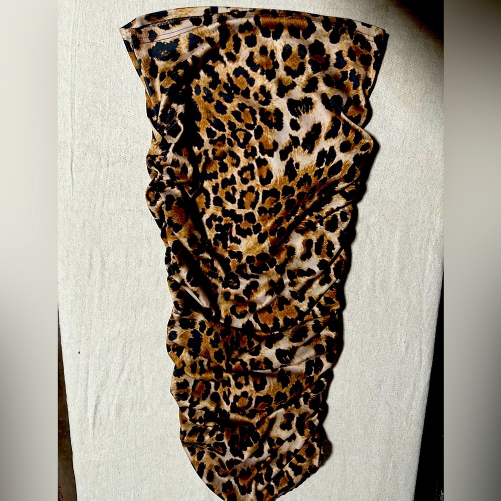 Stretchy leopard print dress or skirt.